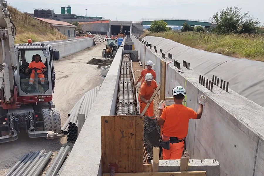 Cantiere Cepav Due scavi opere civili e formazione rilevati ferroviari