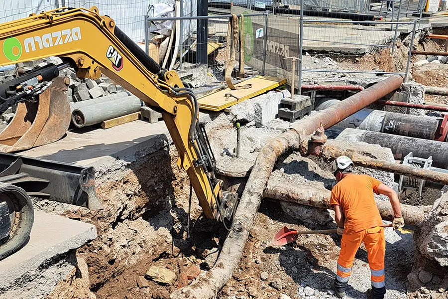 Laovri di posa e manutenzione delle reti di teleriscaldamento in Via Milano