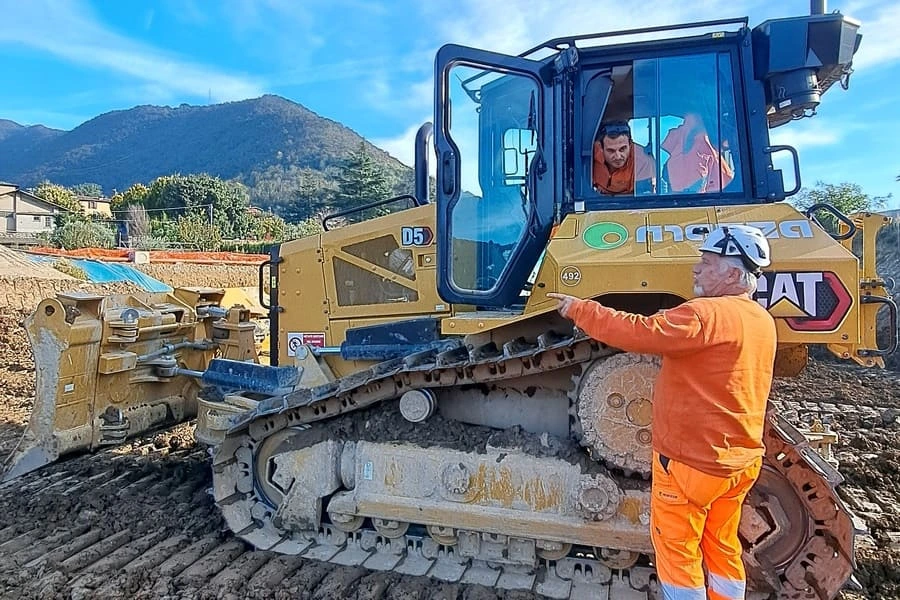 Caterpillar D5 Training on the job
