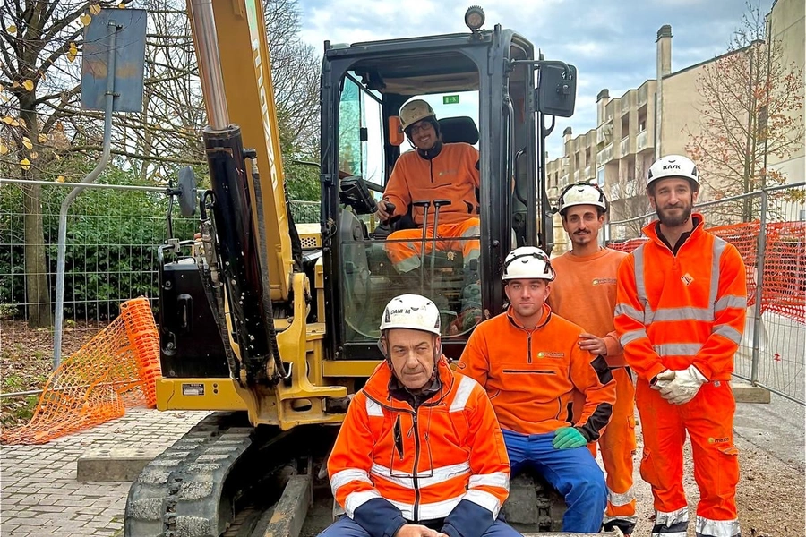 squadra di operai in cantiere pontedera