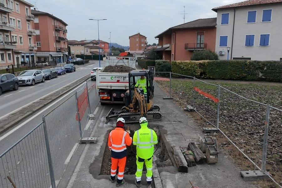 Training on the job escavatore e operai