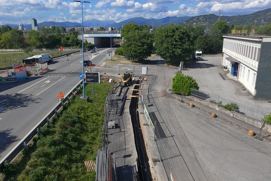 lunghezza scavo cantiere via volta + minipala caterpillar